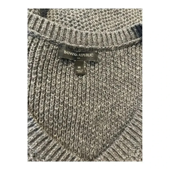 Banana Republic Women’s Medium Gray Chunky Knit V-Neck‎ Sweater - Picture 4 of 4